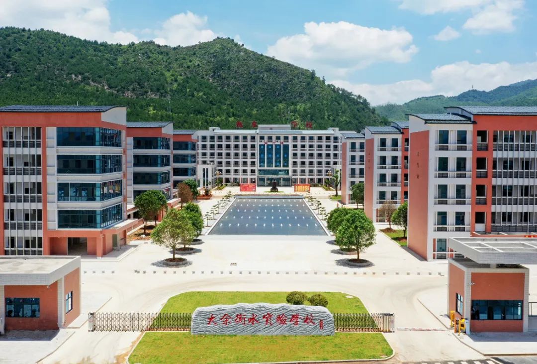 校門(mén).jpg 圖片